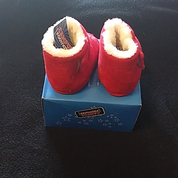 CAMPUS FOOTNOTES 👢 - Picture 3 of 5